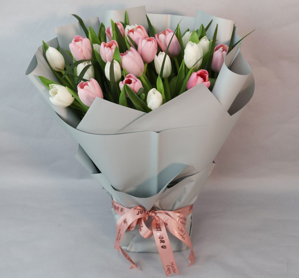 Bloom Tulip Bouquet - Image 3